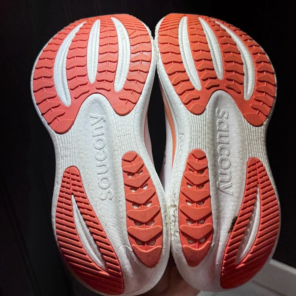 Saucony Triumph 23 Shoes Womens Size 8.5W White Running Athletic Sneaker S11024